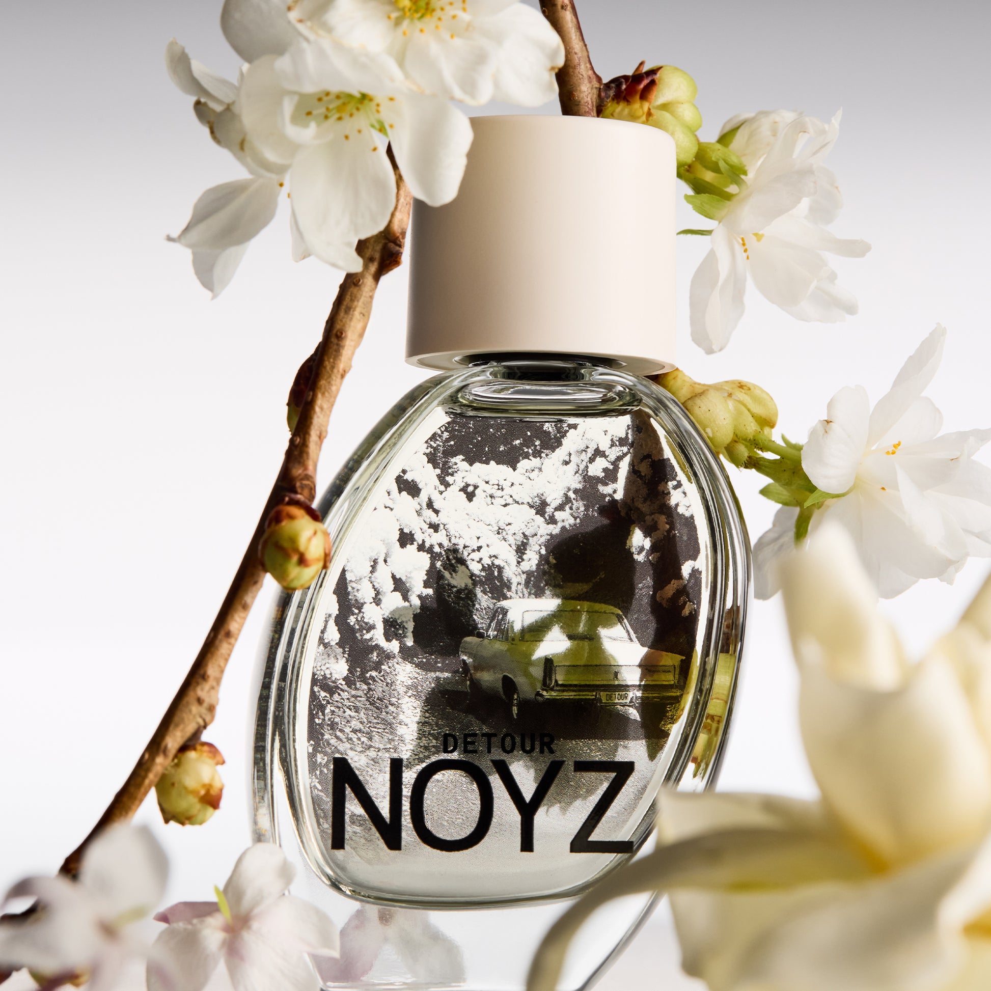 detour fragrance with white floral