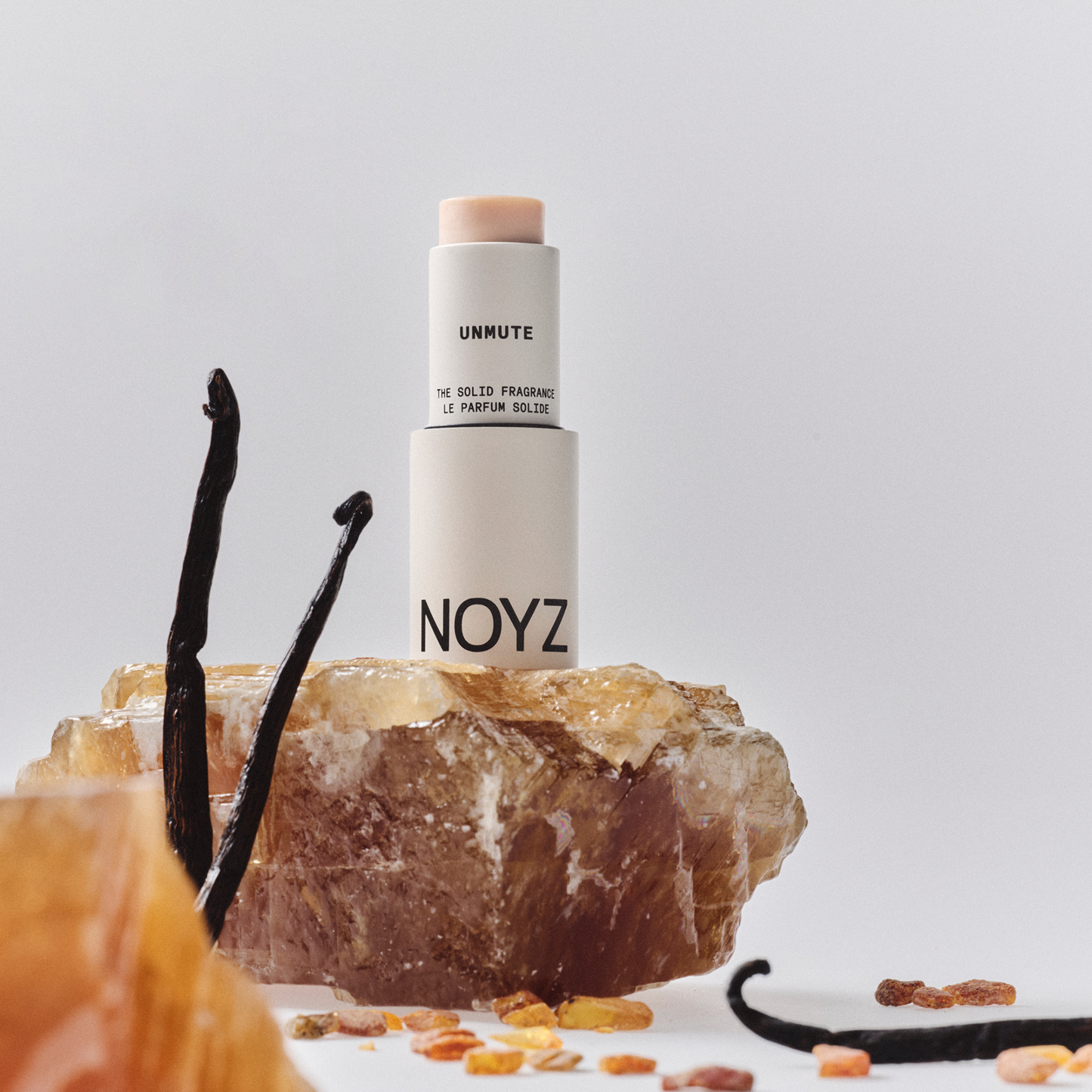 THE SOLID FRAGRANCE UNMUTE