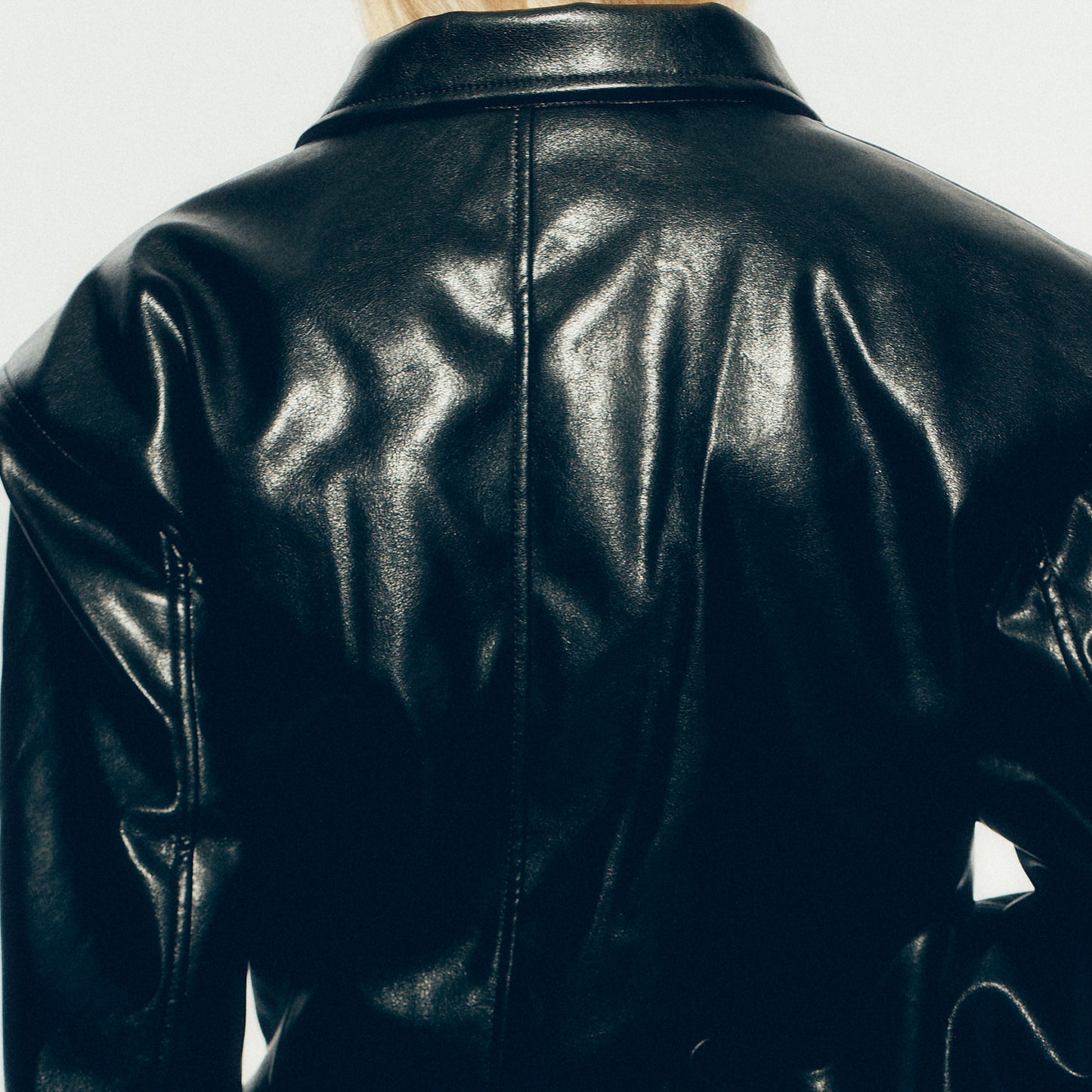 
THE SOLID FRAGRANCE LOOSE ENDS product image